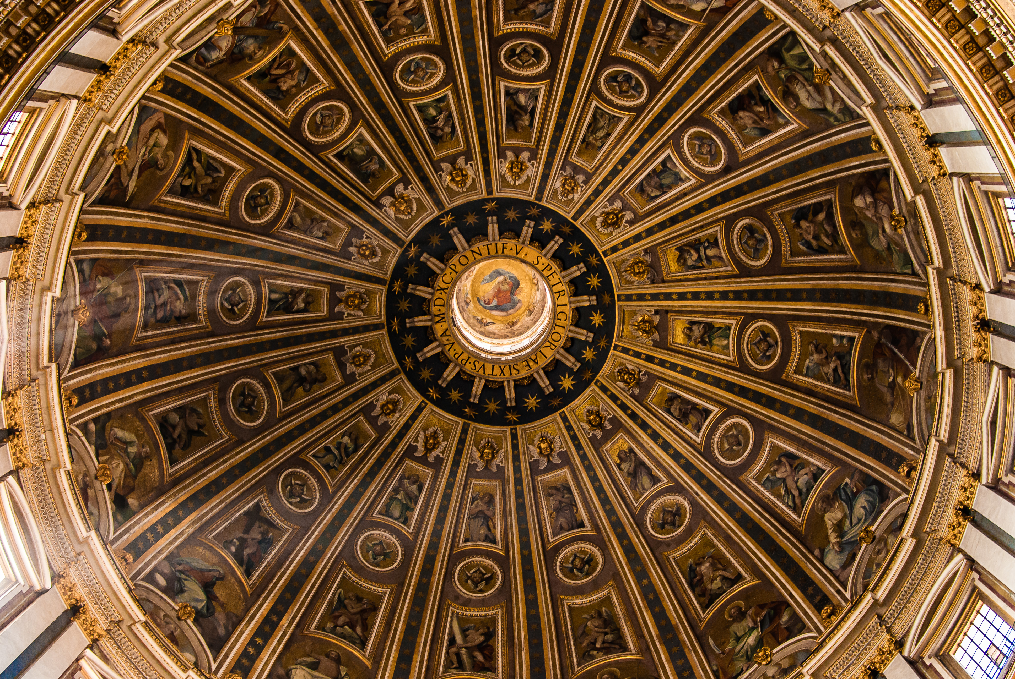 Собор Святого Петра внутри Микеланджело